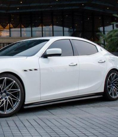 สเกิร์ตข้าง โดย CMST Tuning สำหรับ Maserati Ghibli 2014-2017